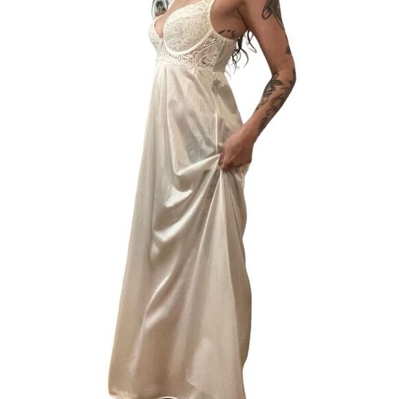 Vintage Olga White & Ivory Floor Length Bridal Negligee - Picture 1 of 10